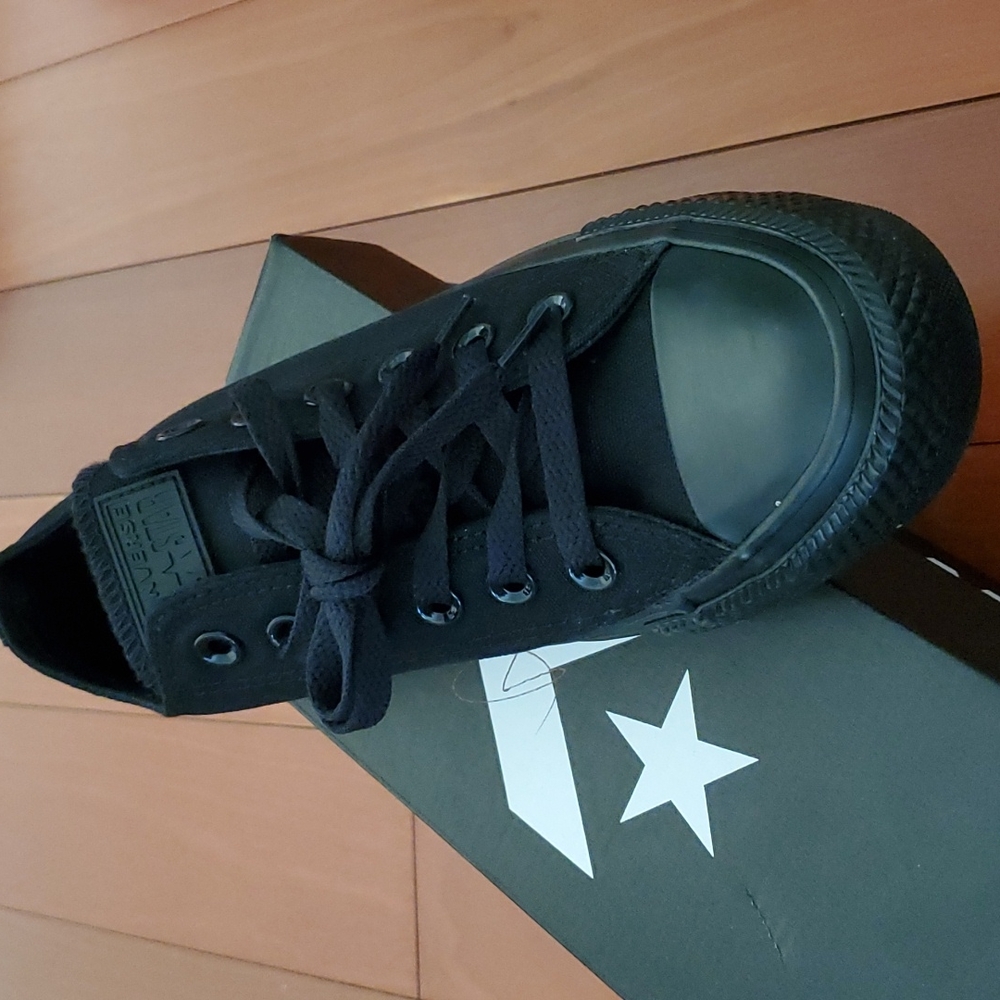 BRAND NEW Converse
